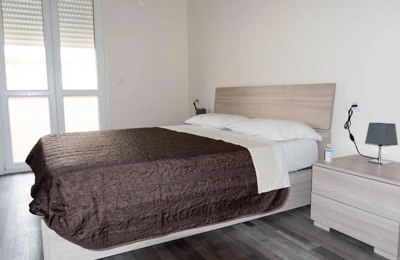Hotel Ichnos House Oristano 0*,  Italia